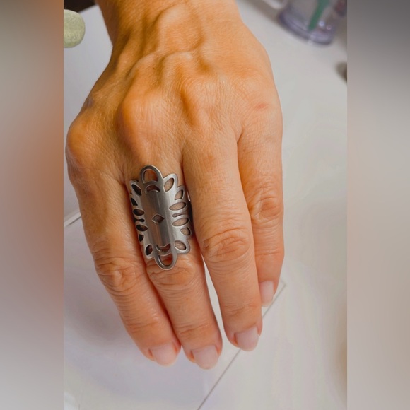 NWT STAINLESS STEEL RING Silver Laser Cut Pattern WOMEN, Size 9 - Picture 3 of 15